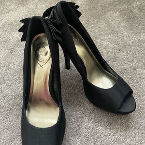 Chic Black Peep-Toe Heels with Bow Detail